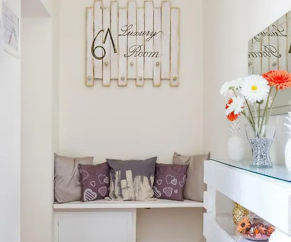 Sixty One Luxury Apartment *