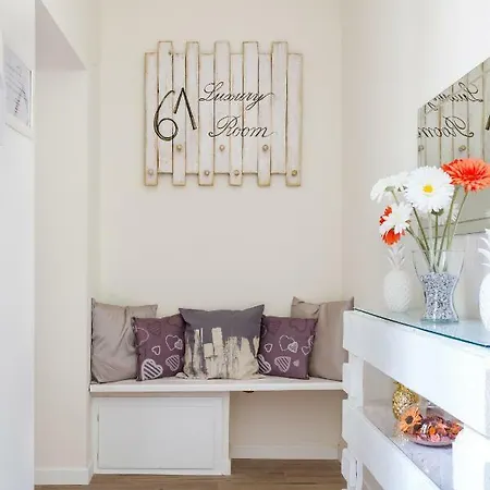 Sixty One Luxury Apartment *