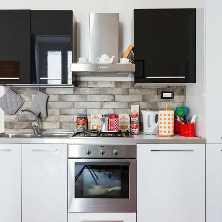 Sixty One Luxury Apartment *